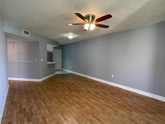 4th image of 8215 Lake Dr #407