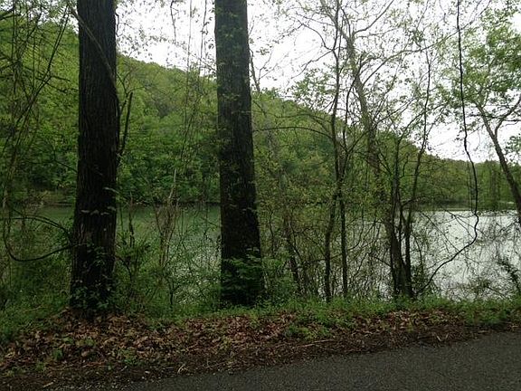 5th image of Lakecrest Dr