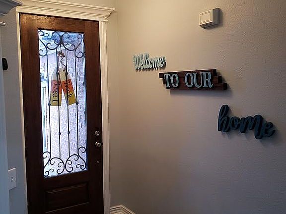 entry way/ foyer