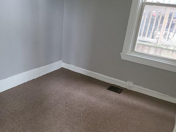 3rd image of 325 10th St APT 1