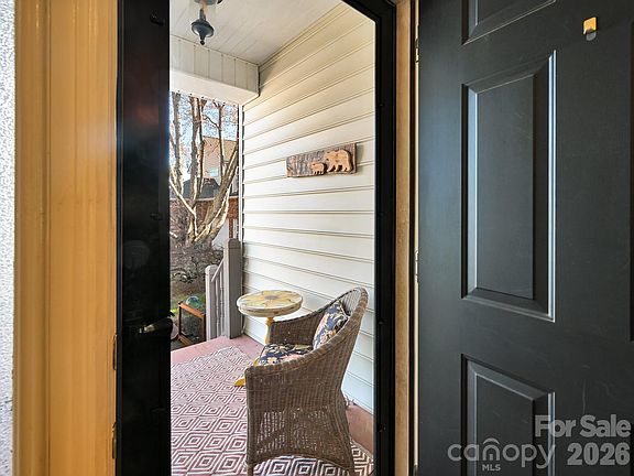 3rd image of 653 High Quarry Rd