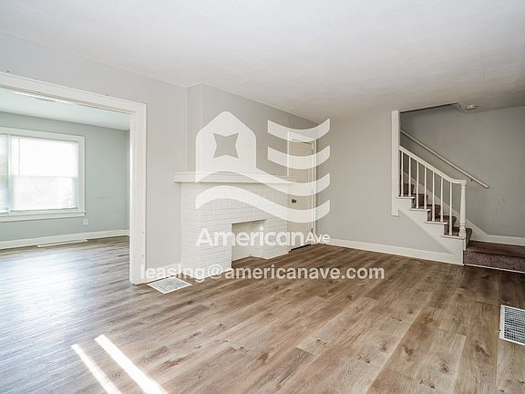 1389041_004_living_room_4.jpg