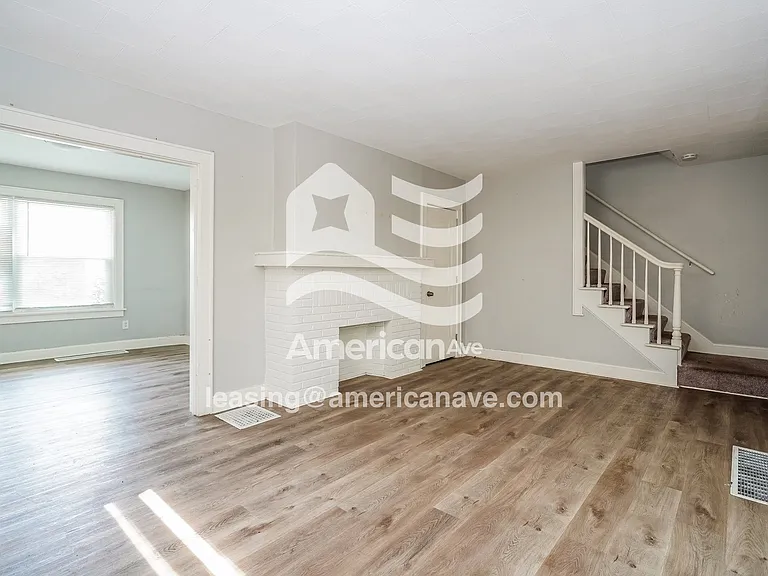 1389041_004_living_room_4.jpg