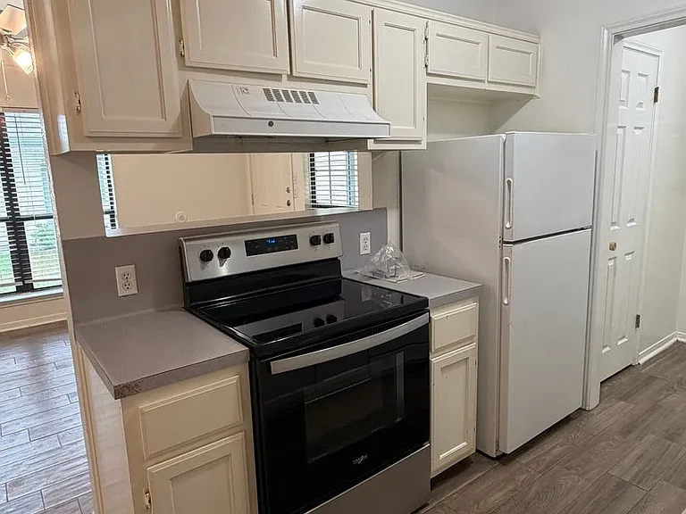 802 Hackberry St — Photo 9