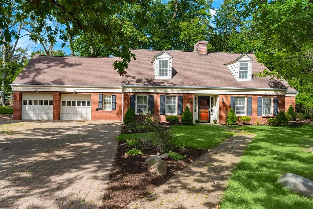 422 Vineyard Dr photo 1