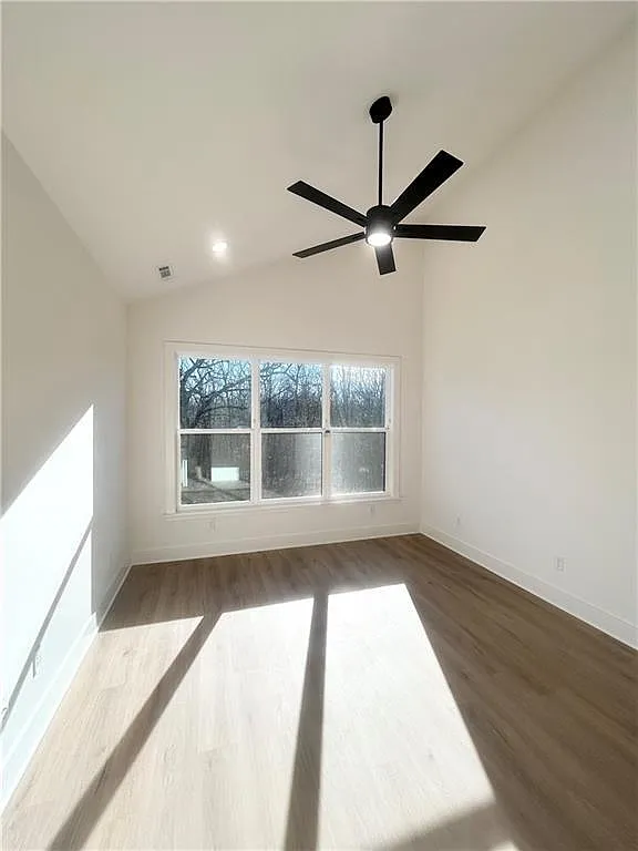 32 Coalburn Dr - 1 — Photo 4