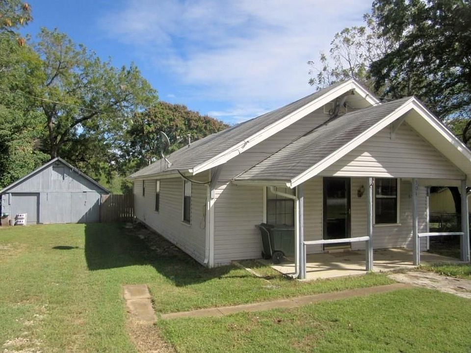 1st image of 304 N Water Ave