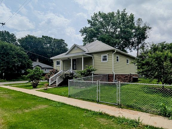 4th image of 410 E 4th St