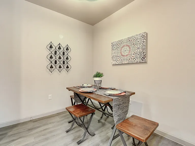 Riverside Apartments — Photo 7