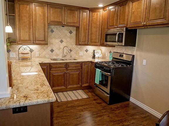 5th image of 19213 Ave Of The Oaks Unit B