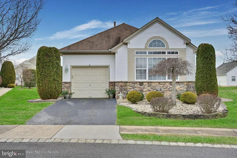 4 Henley Cir photo 1