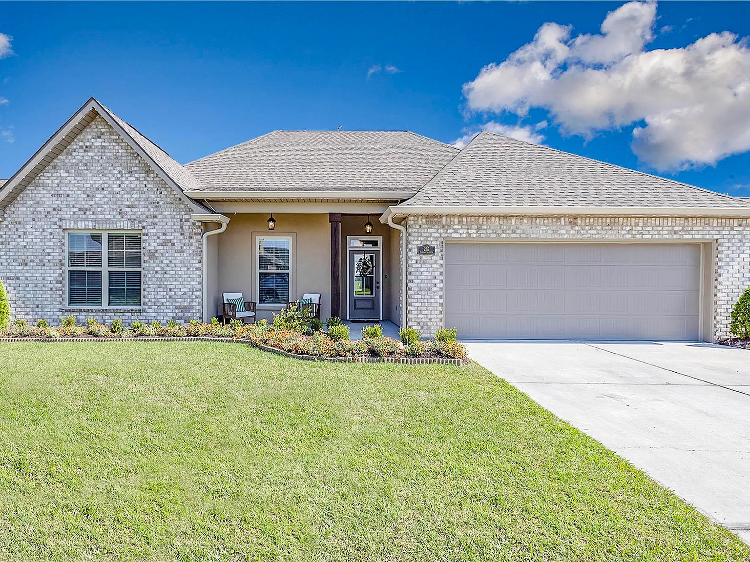 4 bed, 2212 sqft, $2,400 — Photo 1