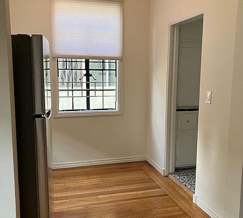 3rd image of 391 Fairmount Ave