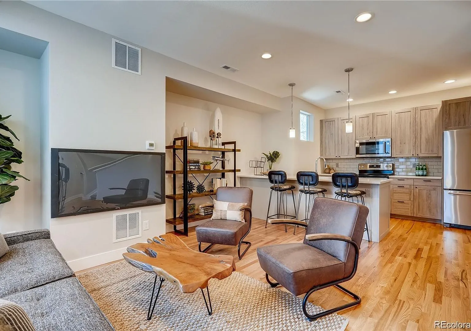 1737 Irving St - RA — Photo 1