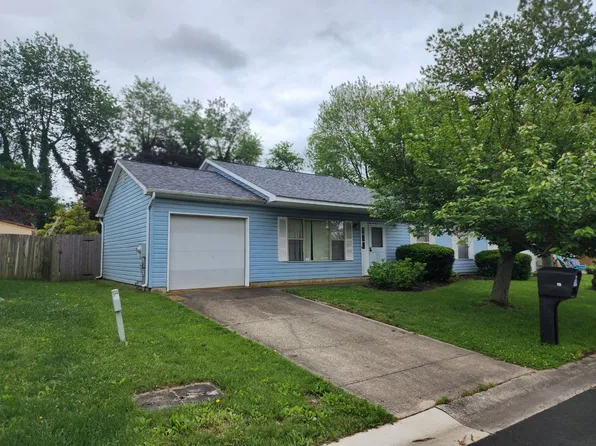 13 Honeysuckle Dr, Newark, DE 19702