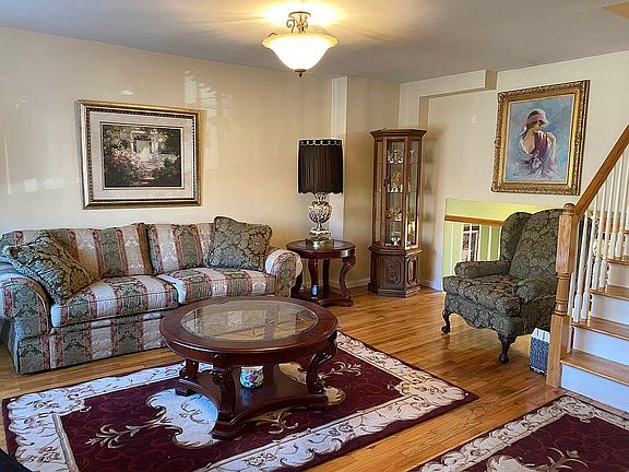 3rd image of 36 Abingdon Ct