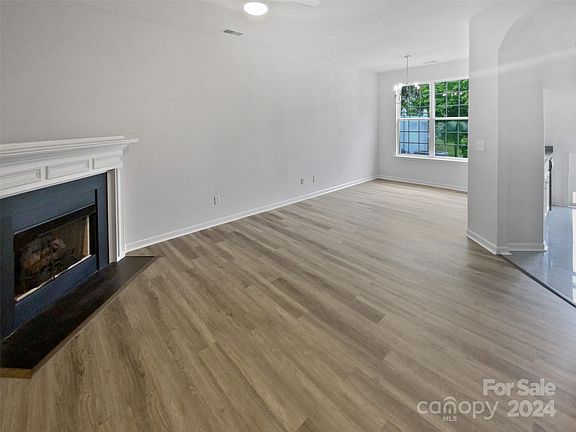 3rd image of 7518 Abigail Glen Dr