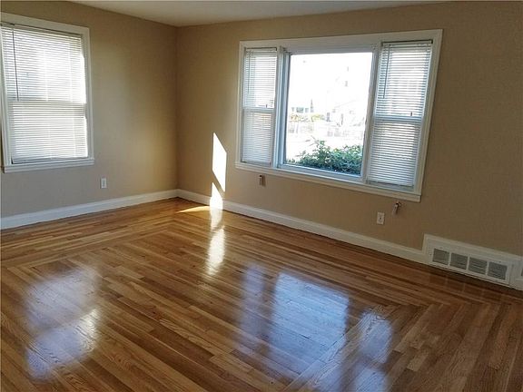 2nd image of 423 Beverage Hill Ave
