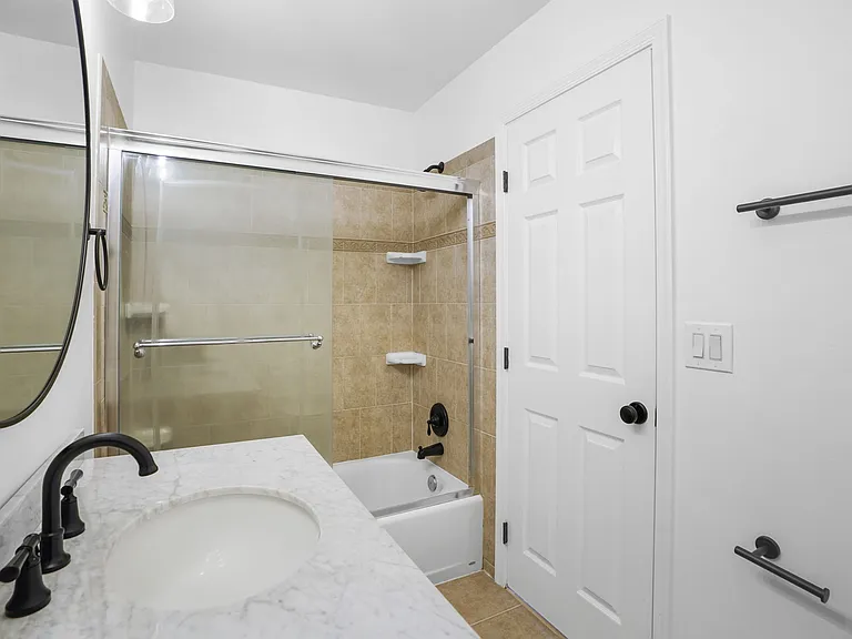 423 McDaniel Dr — Photo 13