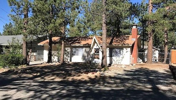 3rd image of 1056 Hemlock Ln