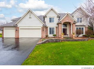 15 Sunberry Dr, Penfield, NY 14526