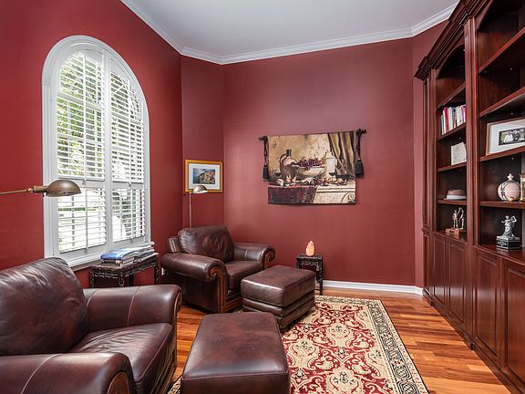 3rd image of 320 Tersas Ct