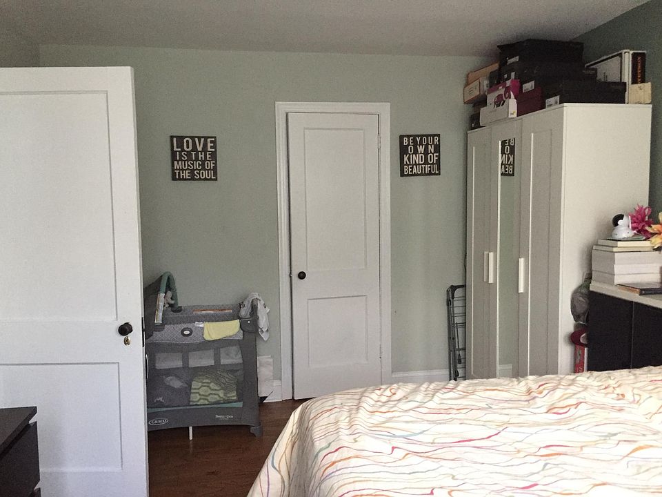 Bedroom (west side)