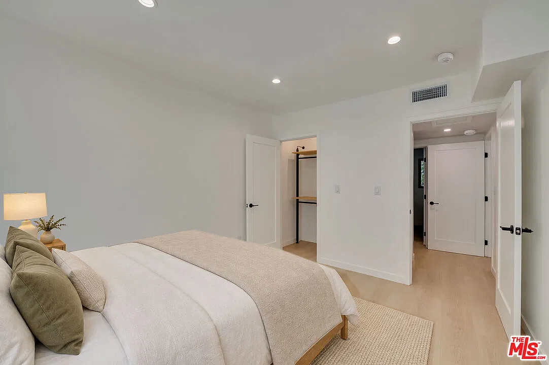 1223 Havenhurst Dr — Photo 3
