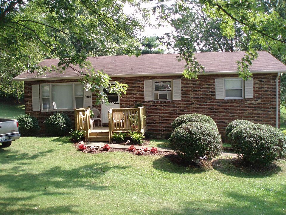 2nd image of 904 W College St