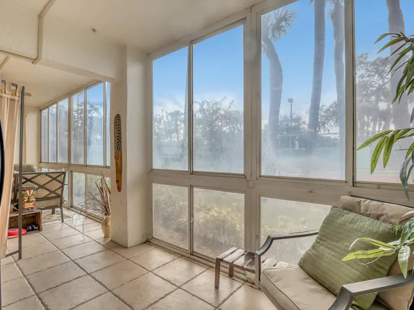 105 Half Moon Circle #F1, Hypoluxo, FL 33462