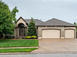 3204 SE Brookside Dr, Lees Summit, MO 64063