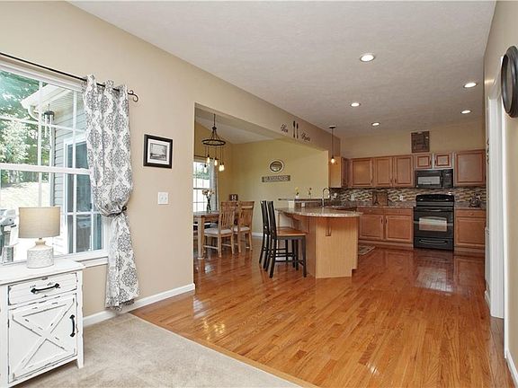 5th image of 1468 Crescent Dr