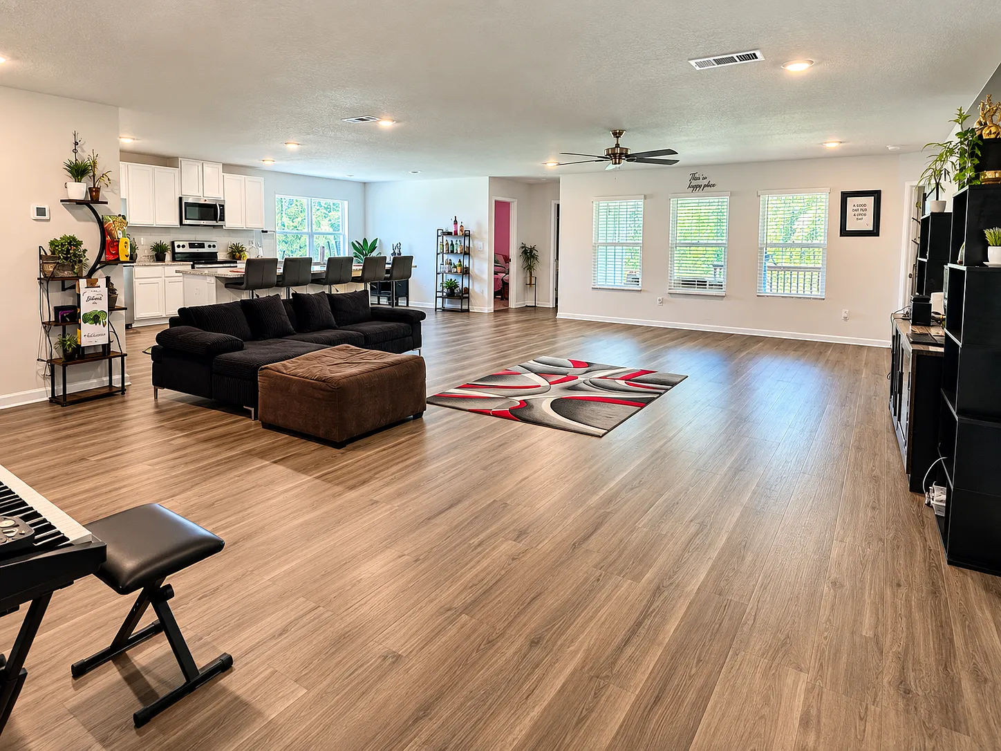 5 bed, 2483 sqft, $2,500 — Photo 3