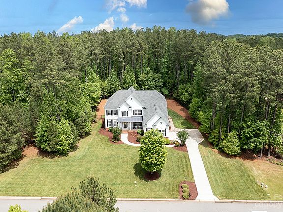 3rd image of 619 Winter Walk Ln