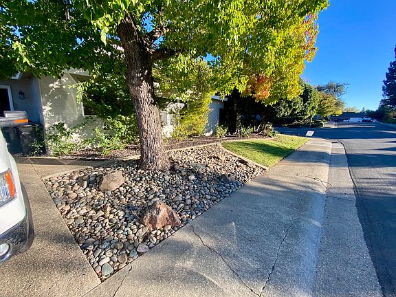 4th image of 8451 Caslan Ave