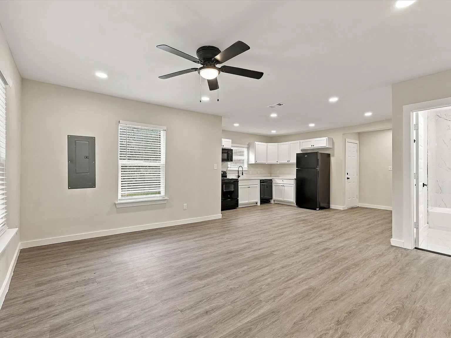 3 bed, 1100 sqft, $1,895 — Photo 4