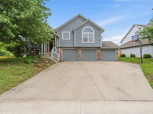 2316 SW Tracker Ln, Lees Summit, MO 64082