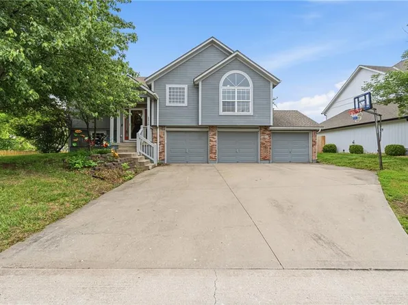 2316 SW Tracker Ln, Lees Summit, MO 64082