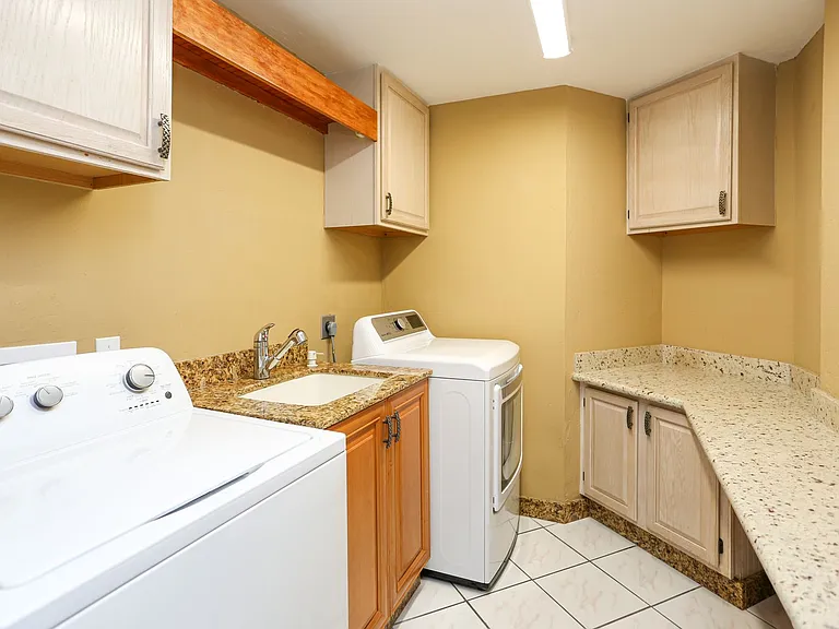 1040 Moon Lake Dr — Photo 22