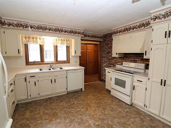 5th image of 607 Fairbanks St