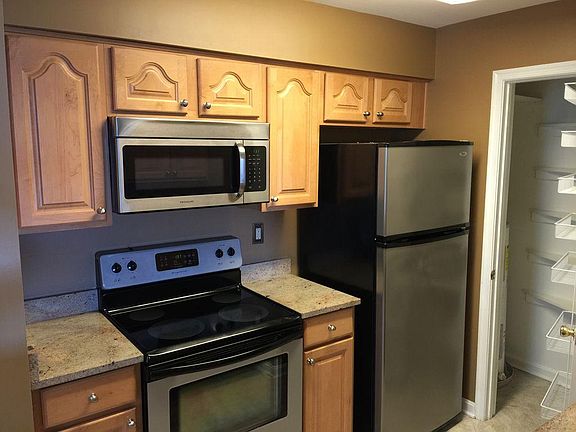 4th image of 6913 Victoria Dr Unit C