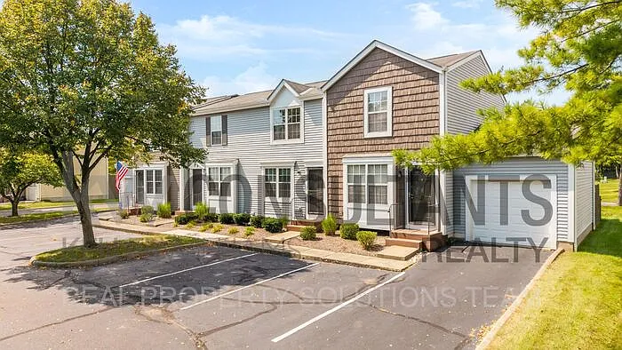 2 bed, 1.5 bath, 832 sqft, $1,650 — Photo 2