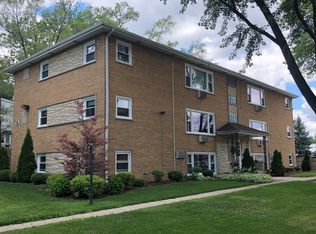 16 2nd St APT C, Downers Grove, IL 60515