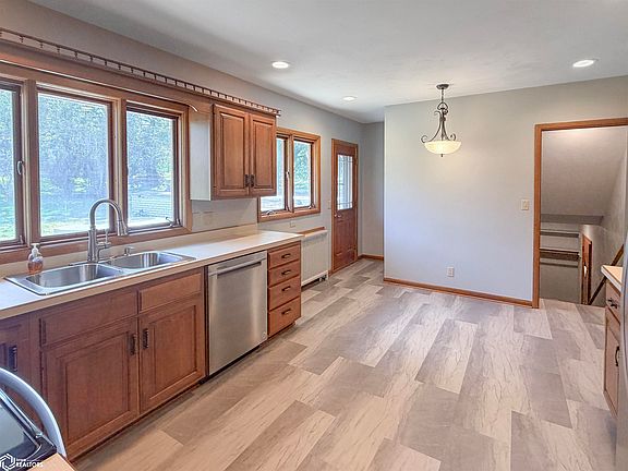 4th image of 9 19th Ave NE