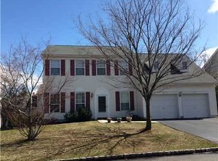 18 Edinburg Ln, East Brunswick, NJ 08816