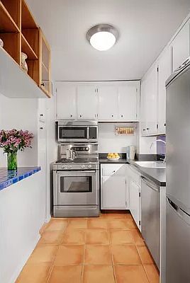 3rd image of 16 W 16th St APT 9RN