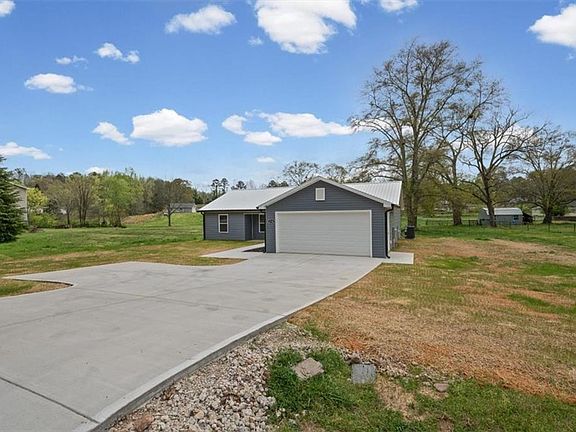 3rd image of 2700 Chulio Rd