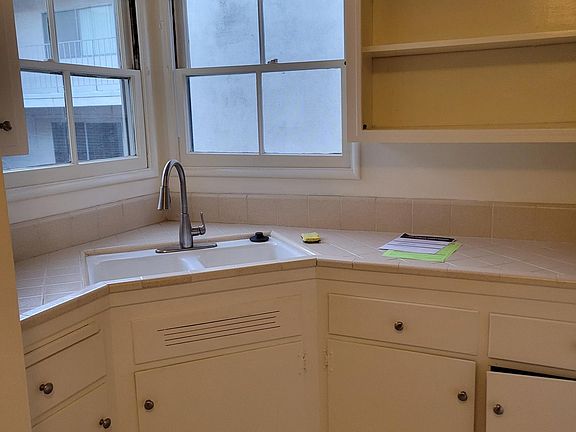 4th image of 425 Avenue G APT 5