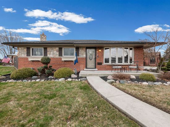 31819 Tanglewood St, Saint Clair Shores, MI 48082