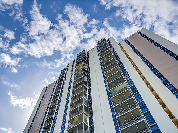 3rd image of 20379 W Country Club Dr APT 1837